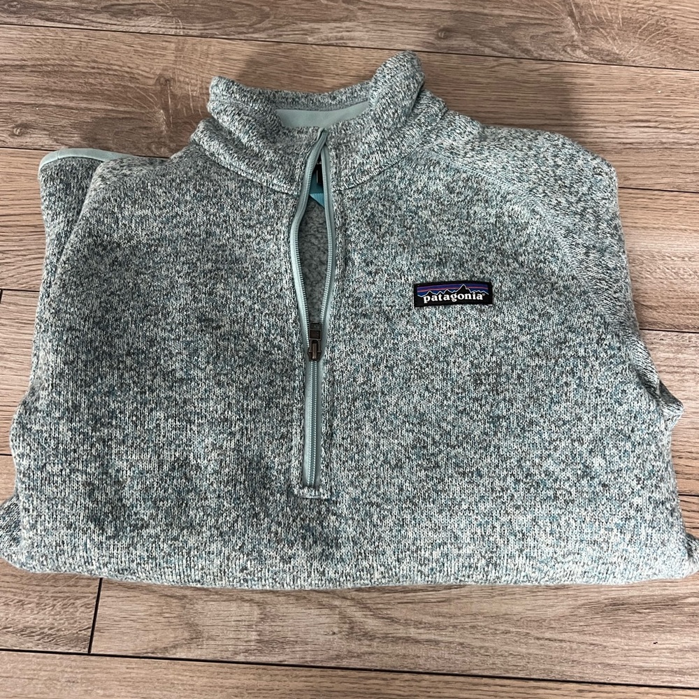 Patagonia Women's blue quarter zip